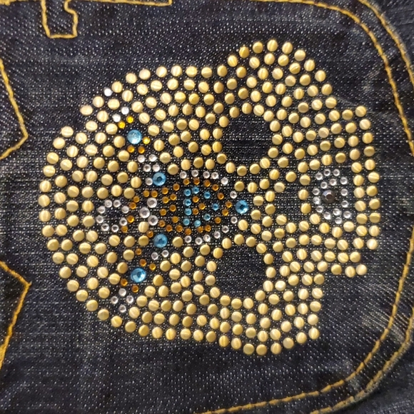 Seven7 Denim Capris with Skull Head - Picture 3 of 16